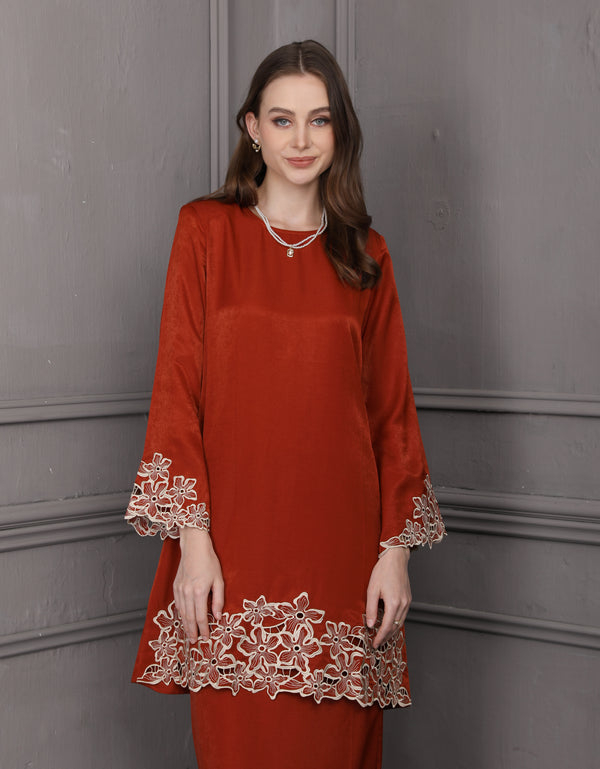 BAJU KURUNG PAHANG MODEN JAELIA (DARK AMBER)